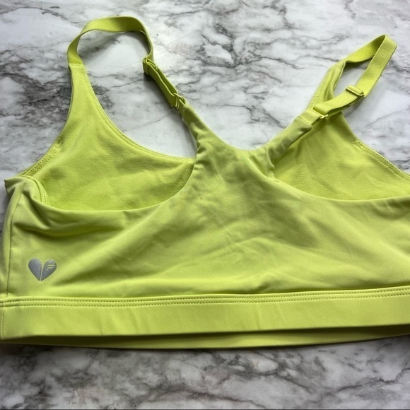 ❤️ Fabletics Lime Green Racerback Sports Bra - Picture 5 of 7